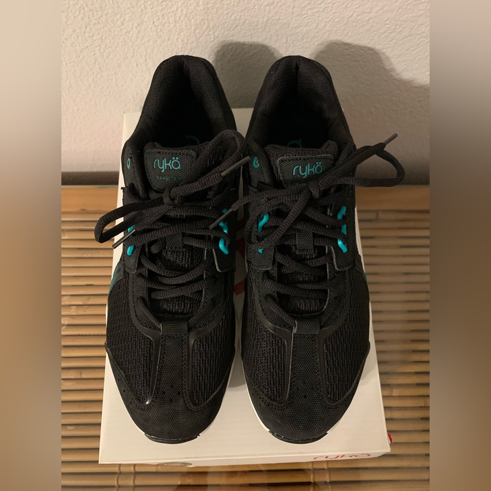 Ryka Transition Runner, Black with Green Trim New in Box Size 10